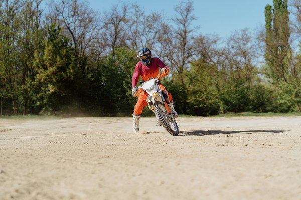 Découvrez l'adrénaline du tir à l'arc à starter park marseille